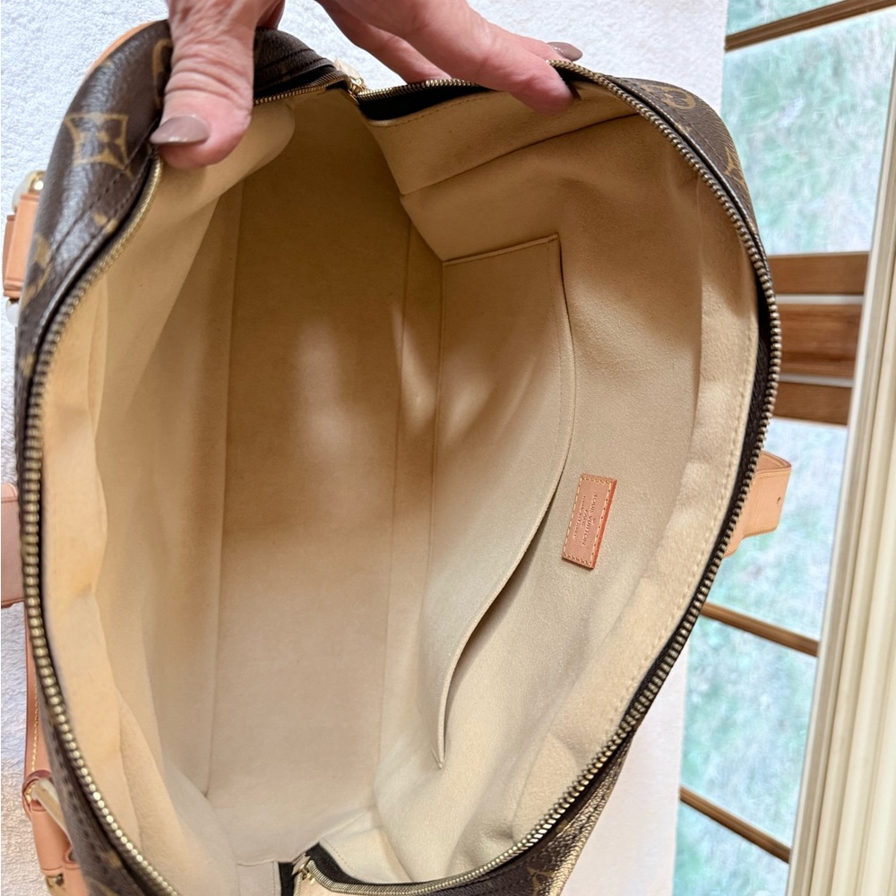 Louis Vuitton Monogram PM Manhattan Handbag - Picture 11 of 13